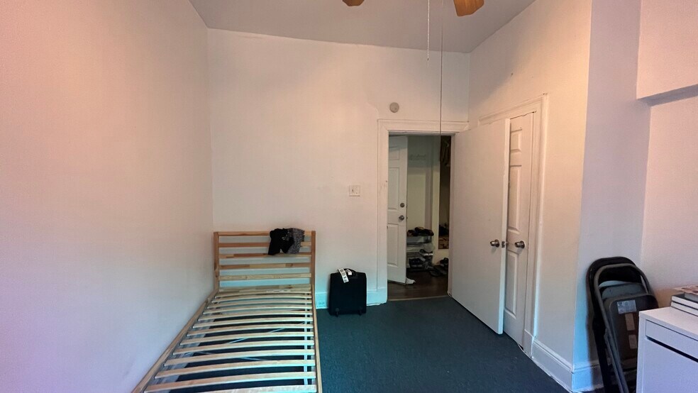 Building Photo - 5807 Hobart St