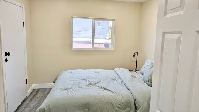 Building Photo - 3814 Normandie Ave