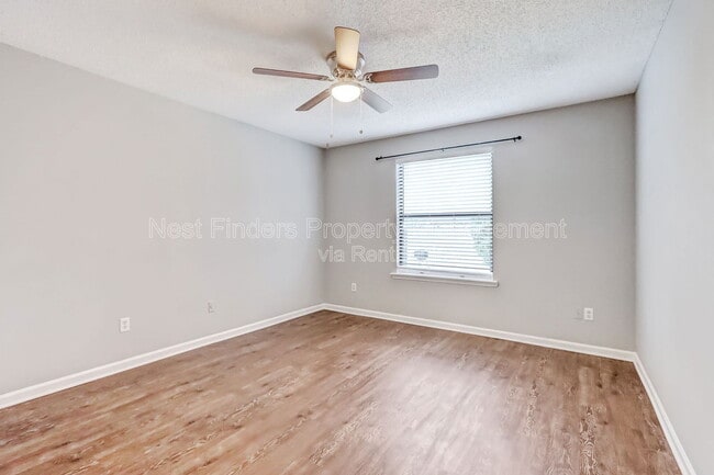 Building Photo - 10460 Roxbury Ln