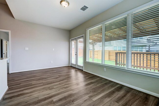 Building Photo - 464 Leadtree Loop