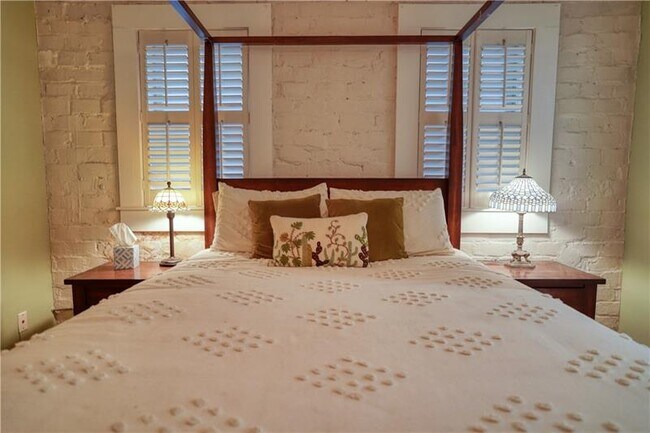 Building Photo - 1026 St Charles Ave NE