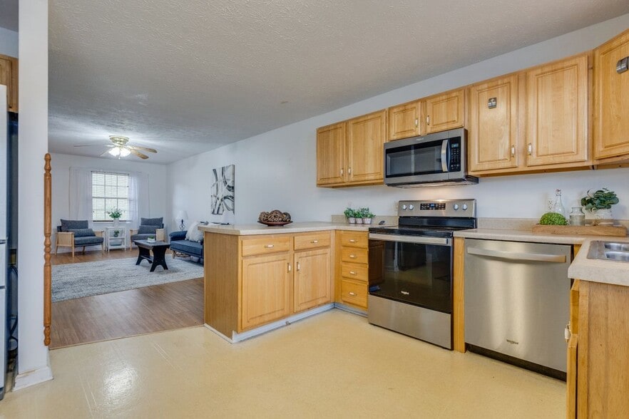 Building Photo - 659 Beaverview Dr