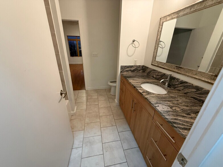 Building Photo - 333 Nelson St SW