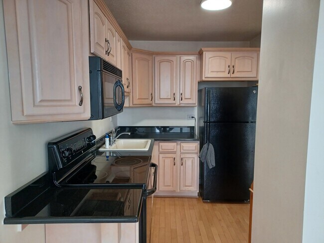 Building Photo - 5100 N Marine Dr