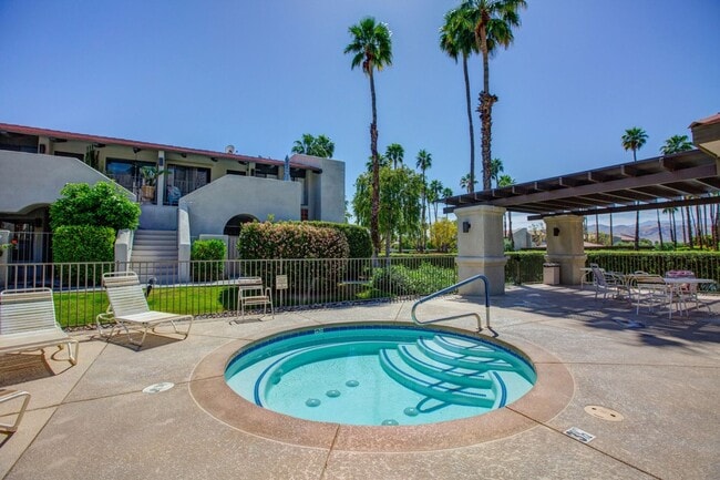 Building Photo - Stylish Ground-Floor Condo in Gated Palm S...