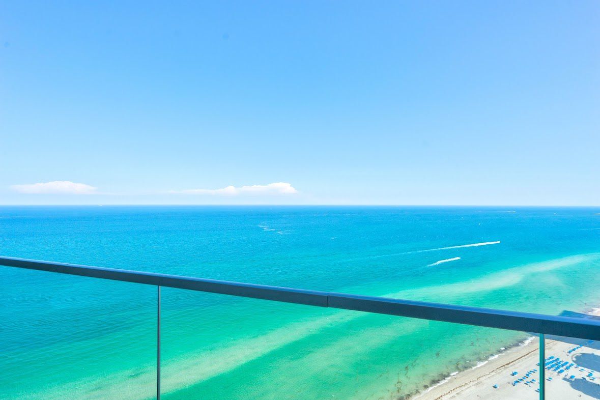 Building Photo - 18975 Collins Ave