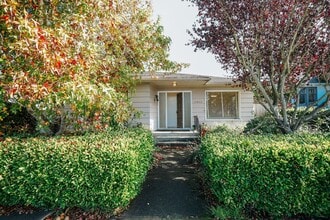 Building Photo - 1911 H St