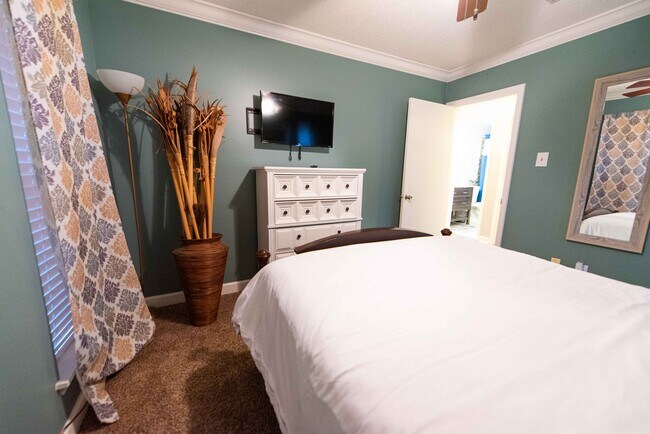 Building Photo - 2200 Romine Rd