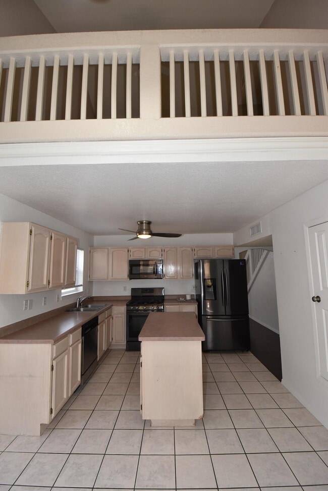 Building Photo - 10893 Alfredo Vasquez Pl