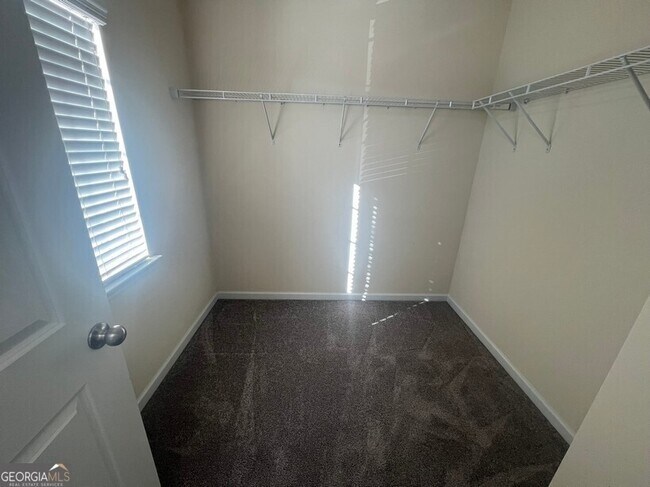 Building Photo - 165 Craines View