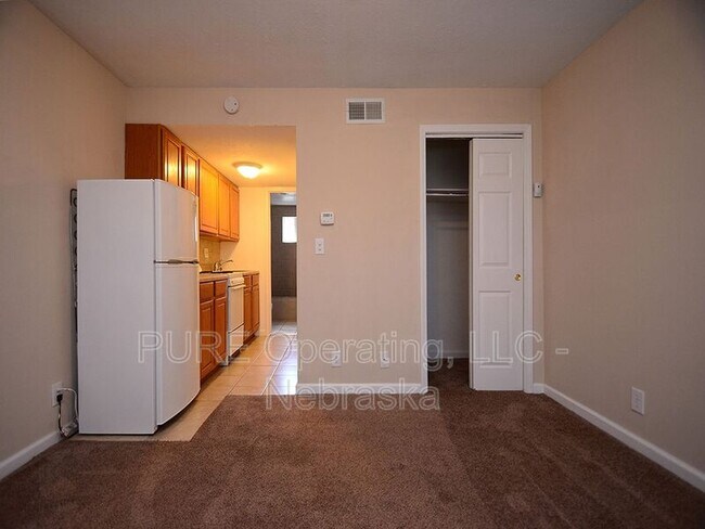 Building Photo - 612 N 46th St