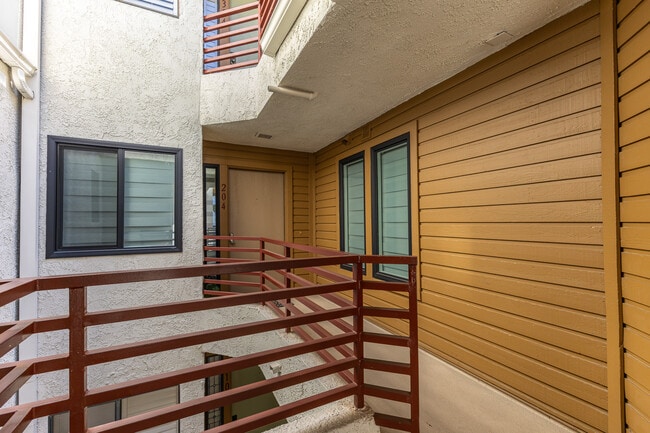 Building Photo - 400 N Louise St