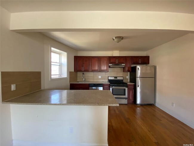 Building Photo - 47-3 58th Ln