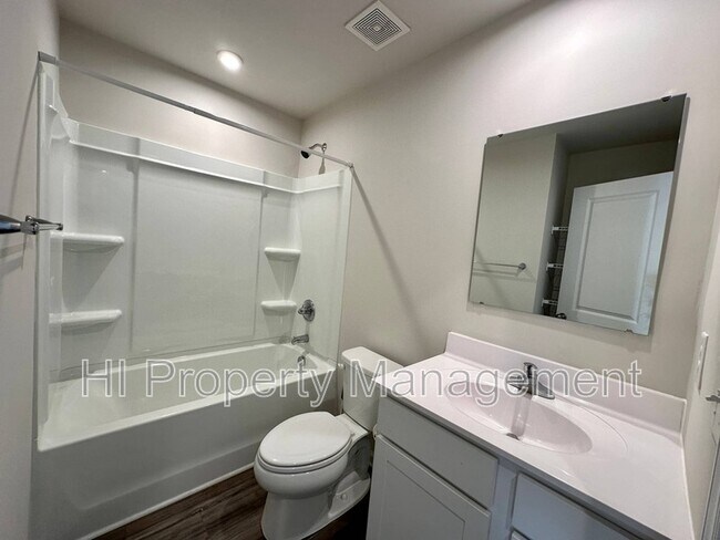 Building Photo - 11 High Pne Trl