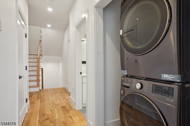 Building Photo - 51 New St