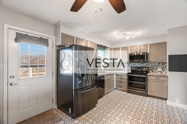 Building Photo - 35 E Silverleaf Dr