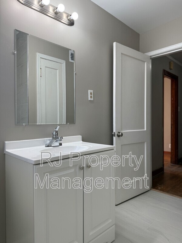 Building Photo - 3268 E Rosita Cir