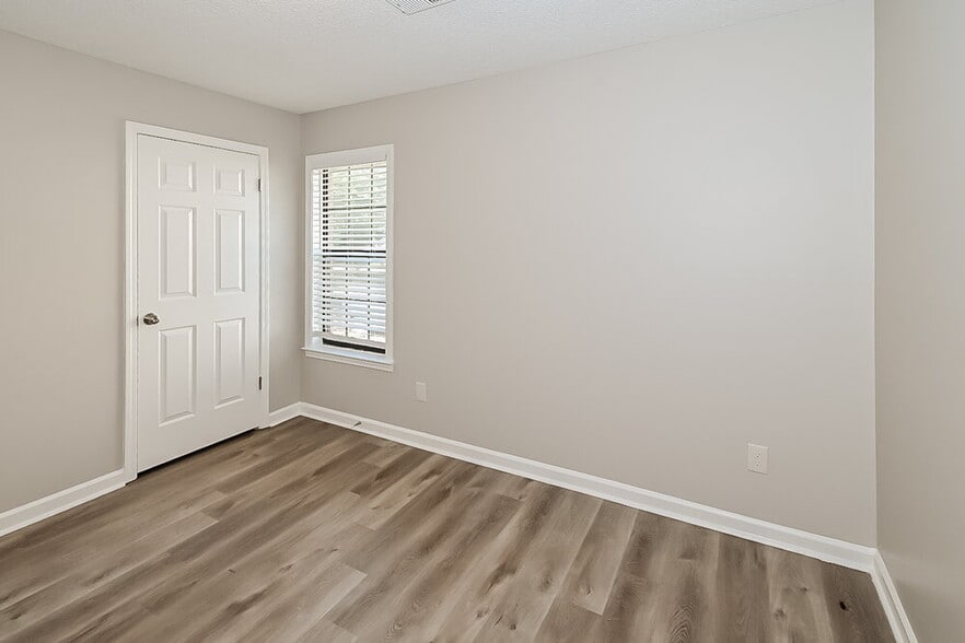 Building Photo - 822 White Pine Dr