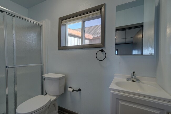 Building Photo - 1305 Poplar St