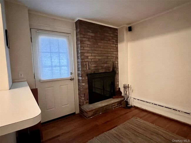 Building Photo - 863 Wolcott Ave