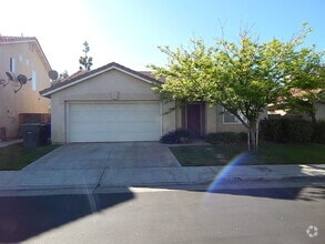 Building Photo - BEAUTIFUL 3 BEDROOM 2 BATH SINGLE STORY HO...