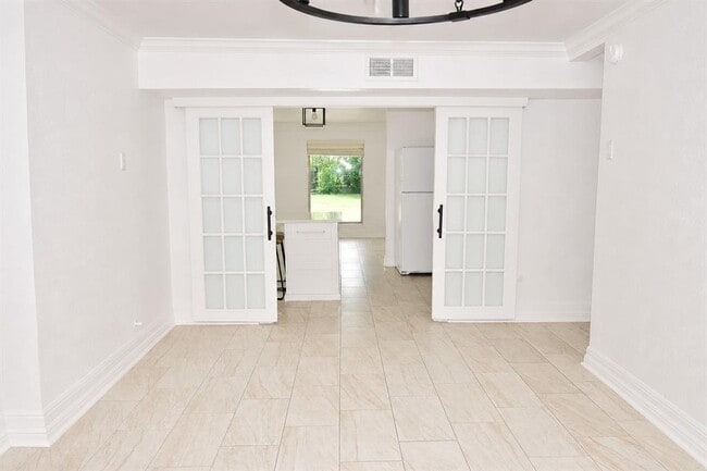 Building Photo - 6027 Bluebell Cir