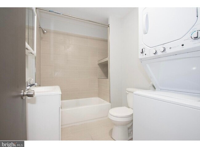 Building Photo - 1815 N 59th St