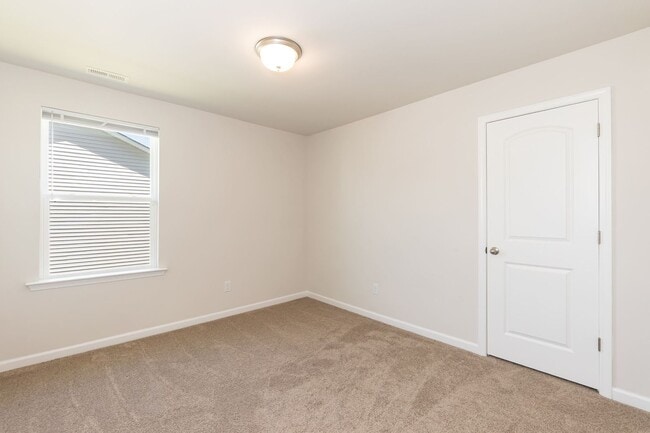 Building Photo - Modern Four Bedroom Home
