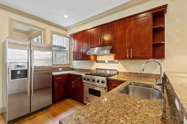 Building Photo - Heart of Hayes Valley - Updated 3 Bed, 2 B...