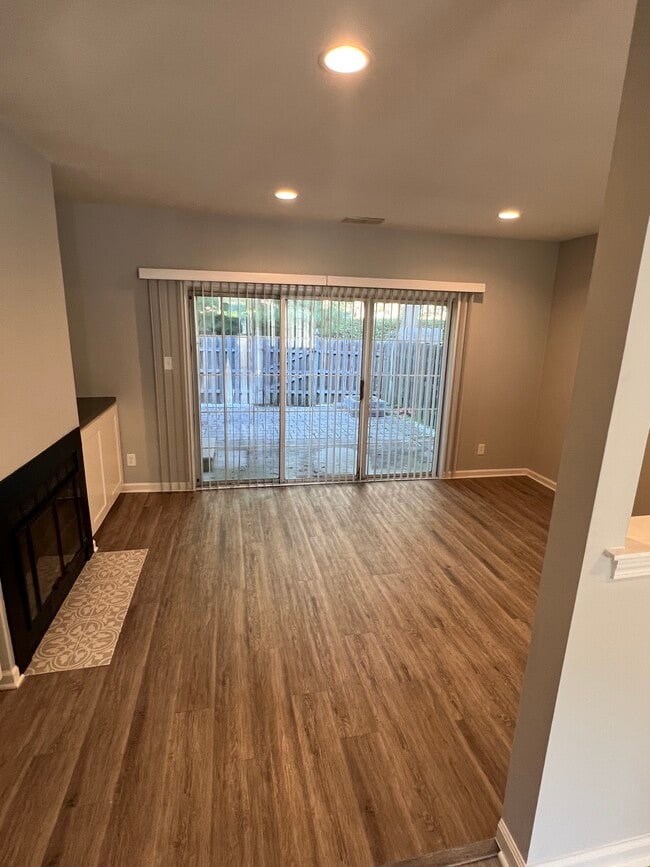 Building Photo - 302 Fountain Hall Ct