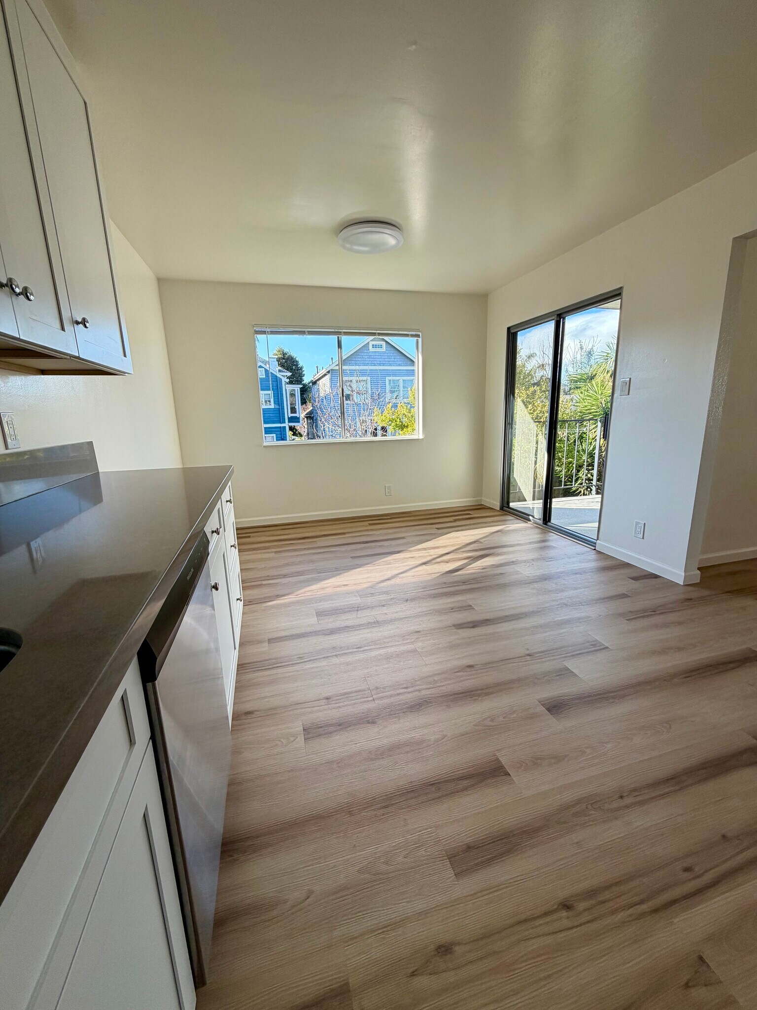Newly remodeled kitchen - 1429 Bay St