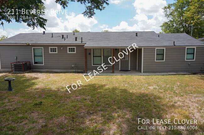 Building Photo - 211 Beverly Dr