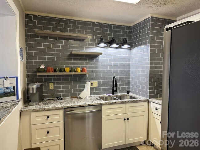 Building Photo - 106 Sugar Ski Dr