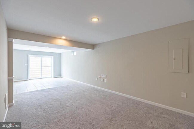 Building Photo - 8 Mintwood Dr