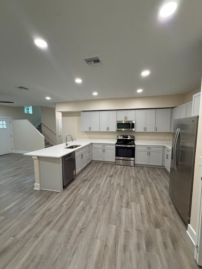 Building Photo - 4405 NW 31st Ave