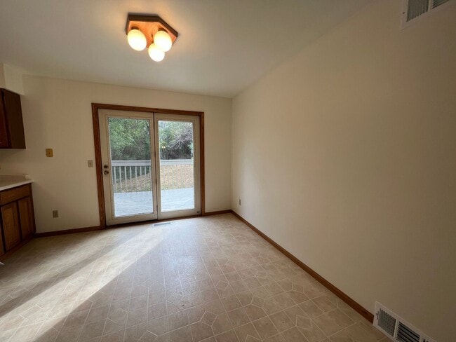 Building Photo - Lacy Road Duplex