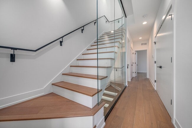 Building Photo - 2805 Brush St