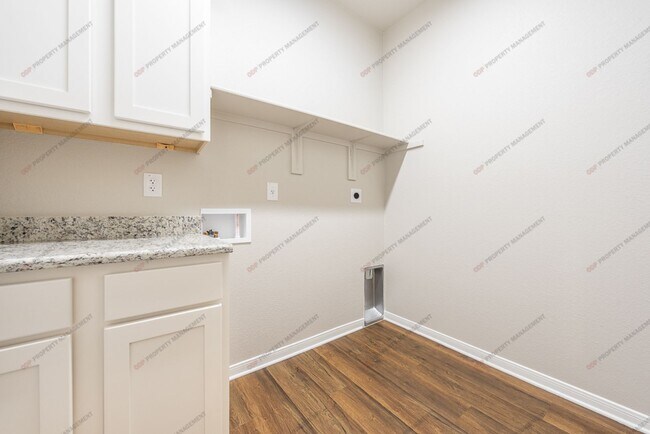 Building Photo - 624 Ripplewood Dr