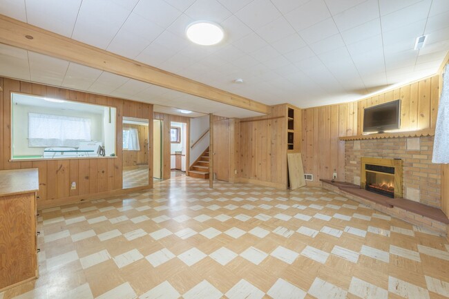 Building Photo - Great Roseville Home, Moundsview Schools, ...