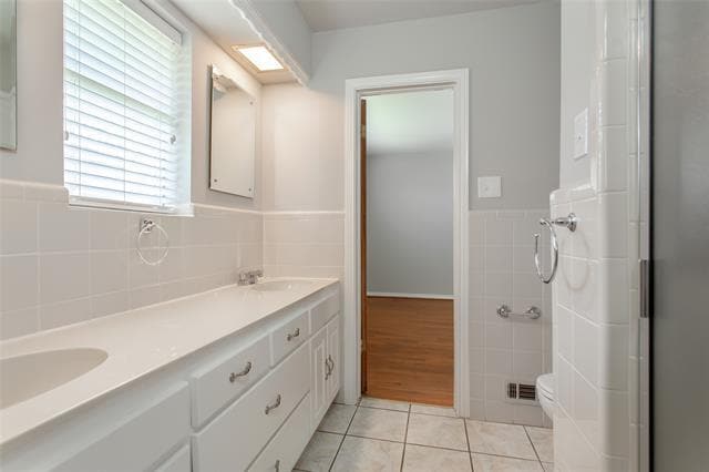 Building Photo - 6105 E University Blvd