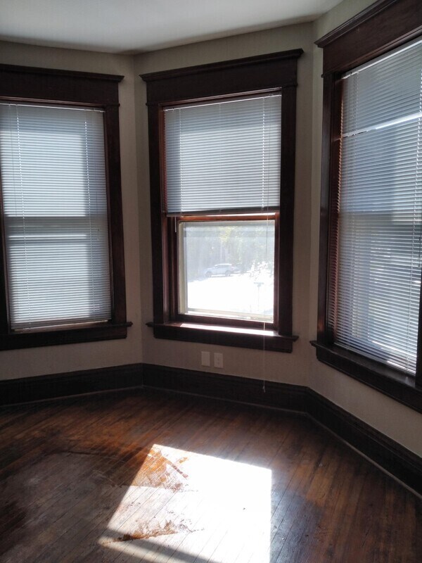 Building Photo - 602 W 3rd St