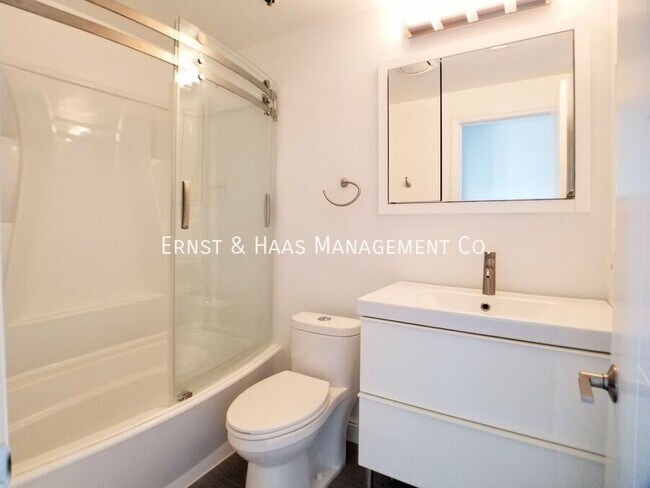 Building Photo - 730 W 4th St