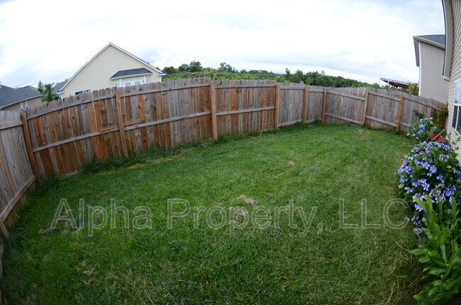 Building Photo - 135 Raven Hill Way