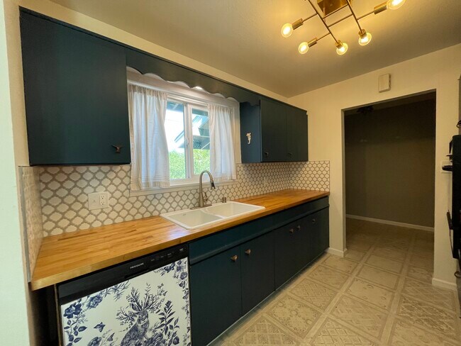 Building Photo - 1431 Muir Ave