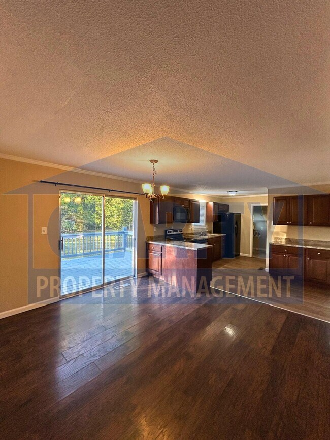 Building Photo - 146 Carrie Dr NW