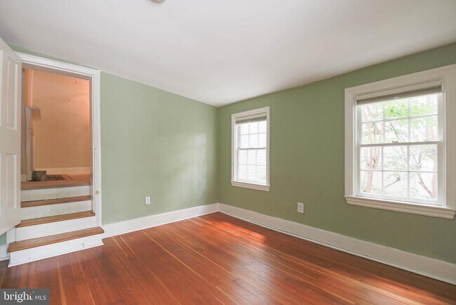 Building Photo - 217 S Lee St