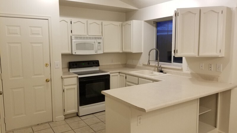 Building Photo - 2343 Sunset Dr
