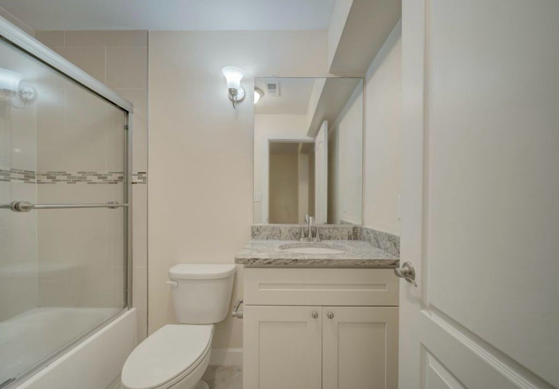 Building Photo - 18413 Cedar Dr