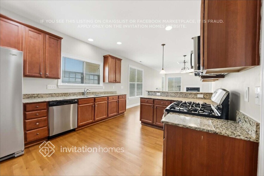 Building Photo - 8627 Ridgeline Ln
