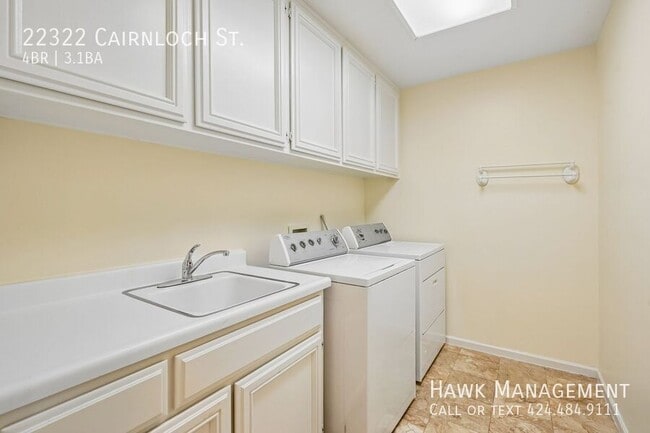 Building Photo - 22322 Cairnloch St